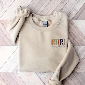 RT(R) Sweatshirt | Radiologic Technologist Shirt | Rad Tech Radiology Gift | Xray Tech Graphic Clothing | X-Ray Radiologist Grad Gift
