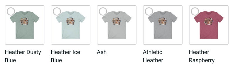 Pu&ograve; includere: Una collezione di cinque magliette in vari colori: Heather Dusty Blue, Heather Ice Blue, Ash, Athletic Heather e Heather Raspberry. Ogni maglietta presenta un design grafico di un gruppo di persone. Le magliette sono esposte su sfondo bianco.