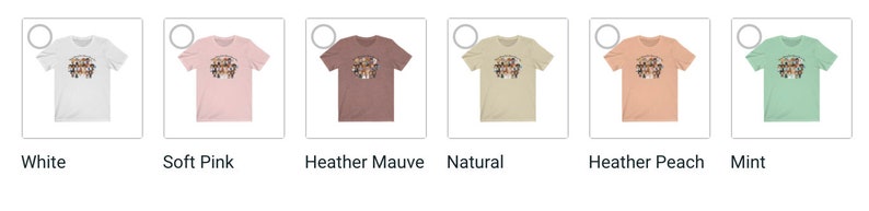 Pu&ograve; includere: Una collezione di sei magliette in vari colori: bianco, rosa chiaro, malva melange, naturale, pesca melange e menta. Ogni maglietta presenta un design grafico rotondo sul davanti. I colori delle magliette sono etichettati sotto.