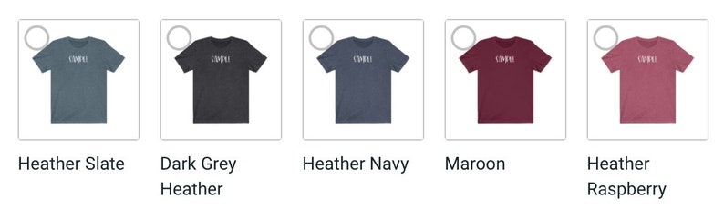 Puede incluir: Colecci&oacute;n de cinco camisetas de manga corta en varios colores: Heather Slate, Dark Grey Heather, Heather Navy, Maroon y Heather Raspberry. Cada camiseta tiene la palabra "COFFEE" impresa en blanco en el pecho.