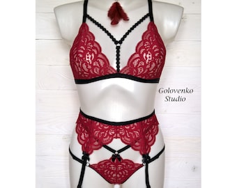 Burgundy garter belt lingerie set with a collar, dark red strappy lingerie, sexy maroon lingerie, boudoir wine lingerie, women lingerie gift
