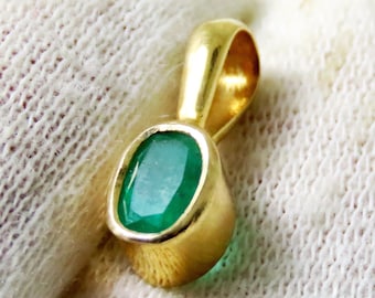 18 ct Gold Pendant and Colombian Emerald