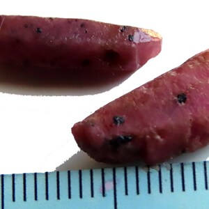 Rubis hexagonal brut image 4