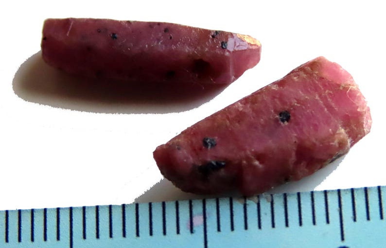 Rubis hexagonal brut image 4