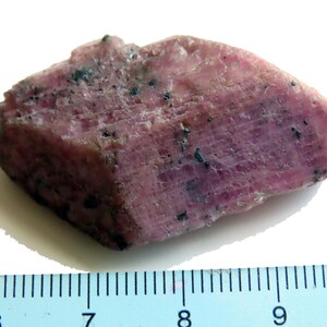 Rubis hexagonal brut image 9