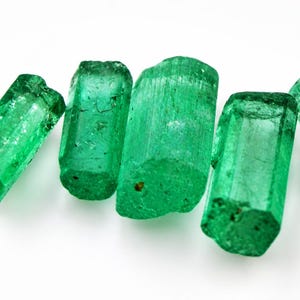 Natuurlijke Colombiaanse smaragdkristal uit de Muzo-mijn – Onbehandeld, ruw, zeshoekig exemplaar voor verzamelaars