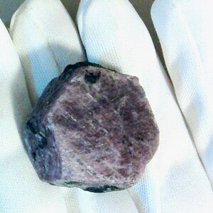 Rubis hexagonal brut image 8