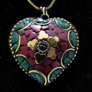 Malachite and coral pendant in bronze