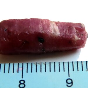 Rubis hexagonal brut image 2