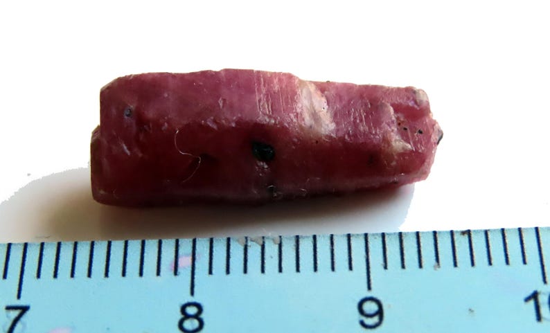 Rubis hexagonal brut image 2