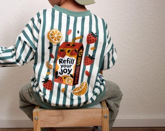 Suéter extragrande "Recarga tu alegría" | Tallas 62/68 - 122/128 | Suéter de verano | Rayas crema y verdes | Estampado en la espalda | Suéter para niños/bebés