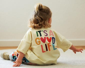 Camiseta infantil extragrande "ES UNA BUENA VIDA" | en amarillo pastel | Camiseta de verano para bebés y niños | Tallas de la 62 a la 128 | Camiseta con estampado positivo en la espalda