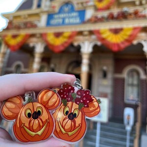PRE-ORDINA il set di orecchini pendenti a forma di zucca di Mouse Parks