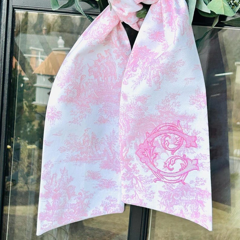 Blue Toile Wreath Sash | Classic Embroidered Personalized | Monogrammed | Housewarming | Wedding Bridal Baby Shower | Vintage Vine Monogram bild 6