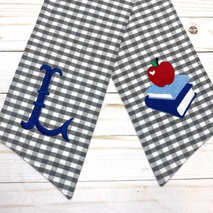 Cuadros de cuadros grises / Faja de corona bordada clásica / Monograma personalizado / Algodón / Regreso a la escuela Granja / Apple Books Otoño