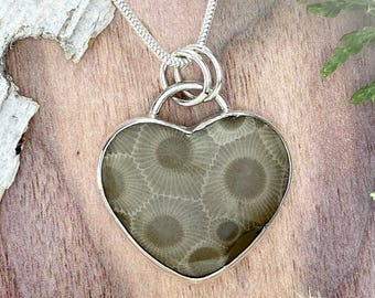 Collana con ciondolo in pietra di Petoskey
