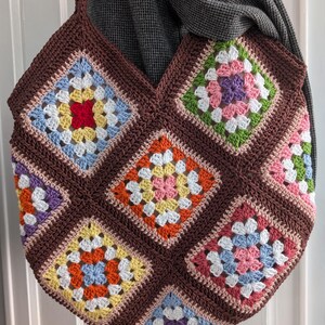 Grand-mère carrée au crochet, sac réutilisable du marché doublé de fil de coton, marron multicolore