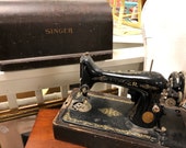 Vintage SINGER Sewing Machine with Domed Wooden Case, Vintage Equipment and Memorabilia, Antique Sewing Machine