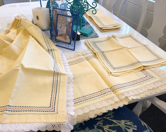 Matching Set of Vintage Napkins, Placemats & Tablecloth, Vintage Table Linens, Vintage Embroidered Linens