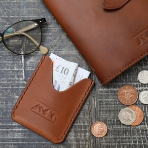 Minimalistische Whiskey Brown lederen gepersonaliseerde visitekaartje en creditcard portemonnee handgemaakt van Premium Italiaans leer