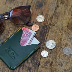 Minimalistisch groen leer gepersonaliseerd visitekaartje en creditcard portemonnee handgemaakt van Premium Italiaans leer