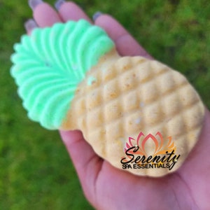 Tropical Pineapple Scented Bath Bomb Fizzy Large