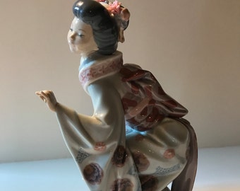リヤドロ 日本の芸者 フラワーアレンジメント 磁器製フィギュア