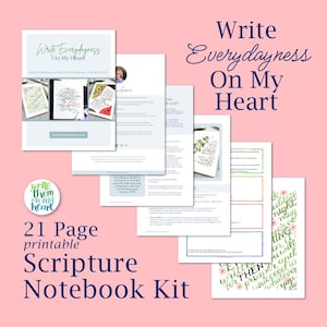 Könnte beinhalten: Ein 21-seitiges, druckbares Skriptur-Notizbuch-Kit mit dem Text "Write Everydayness On My Heart". Das Kit enthält mehrere Seiten mit handgeschriebener Kalligraphie und floralen Akzenten, alles vor einem weichen rosa Hintergrund.