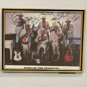 パイオニアの息子たちの額入り宣伝写真