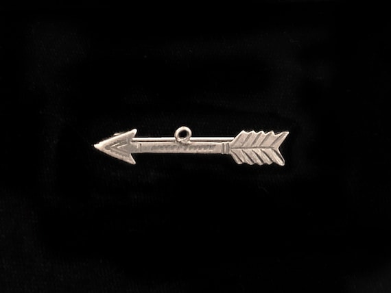 Fred Harvey era pin brooch with arrow design, vintage 1930s, Navajo Native American made, hand-stamped sterling silver