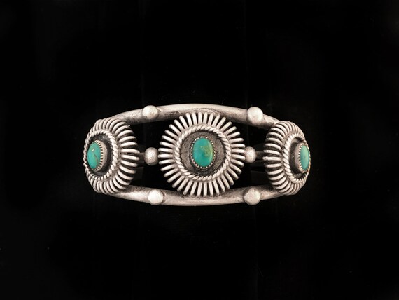 Exquisite Vintage Native American Jewelry Navajo Sterling Silver Arrowhead Kee Nataani Bracelet Exquisite Vintage Native American Jewelry Navajo Sterling Silver Arrowhead Kee Nataani Bracelet