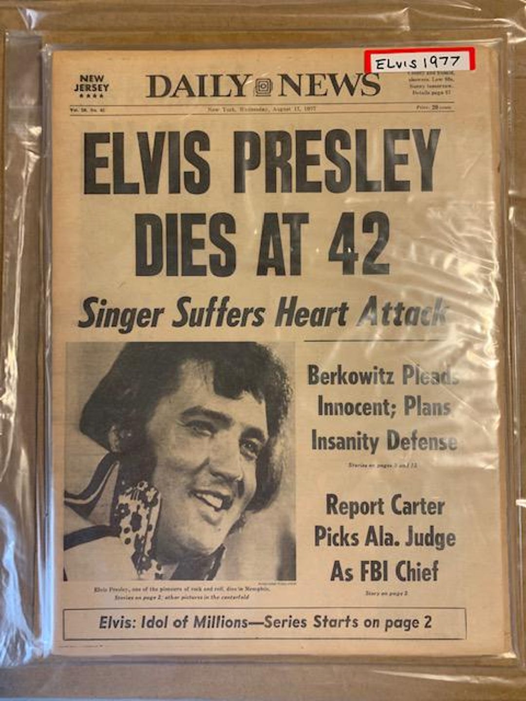 エルビス プレスリー ELVIS PRESLEY 最後の写真 1977年 新聞