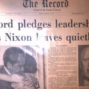 1974 Nixon FUERA Ford lo reemplaza en el cargo presidencial