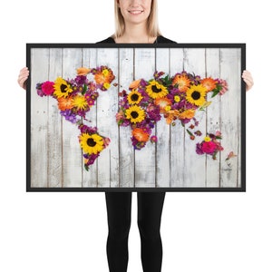 Weltkarte Poster gerahmt • rustikale französische Küche Sommer Sonnenblume Blumenstrauß auf weiße Palette Holz