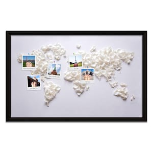 Weltkarte Push Pin Board • weiße Rose Blütenblätter für den Frieden