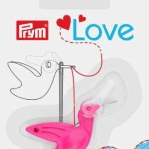 Könnte beinhalten: Rosafarbener Plastik-Nadelfädeler in Vogelform mit dem Text "Birdy" Needle Threader Enfile-aiguille Colibri und dem Prym-Logo.