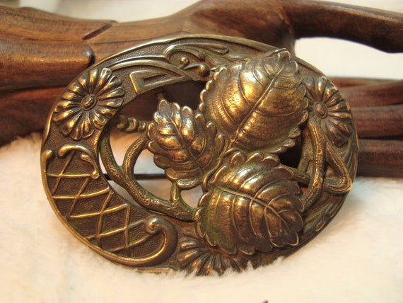 Vintage Art Nouveau Brass Oval Flower & Leaf Broo… - image 2