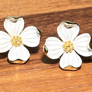 Vintage Crown Trifari Enamel Dogwood Flower Clip On Earrings, White Enamel Flower Earrings, TO79