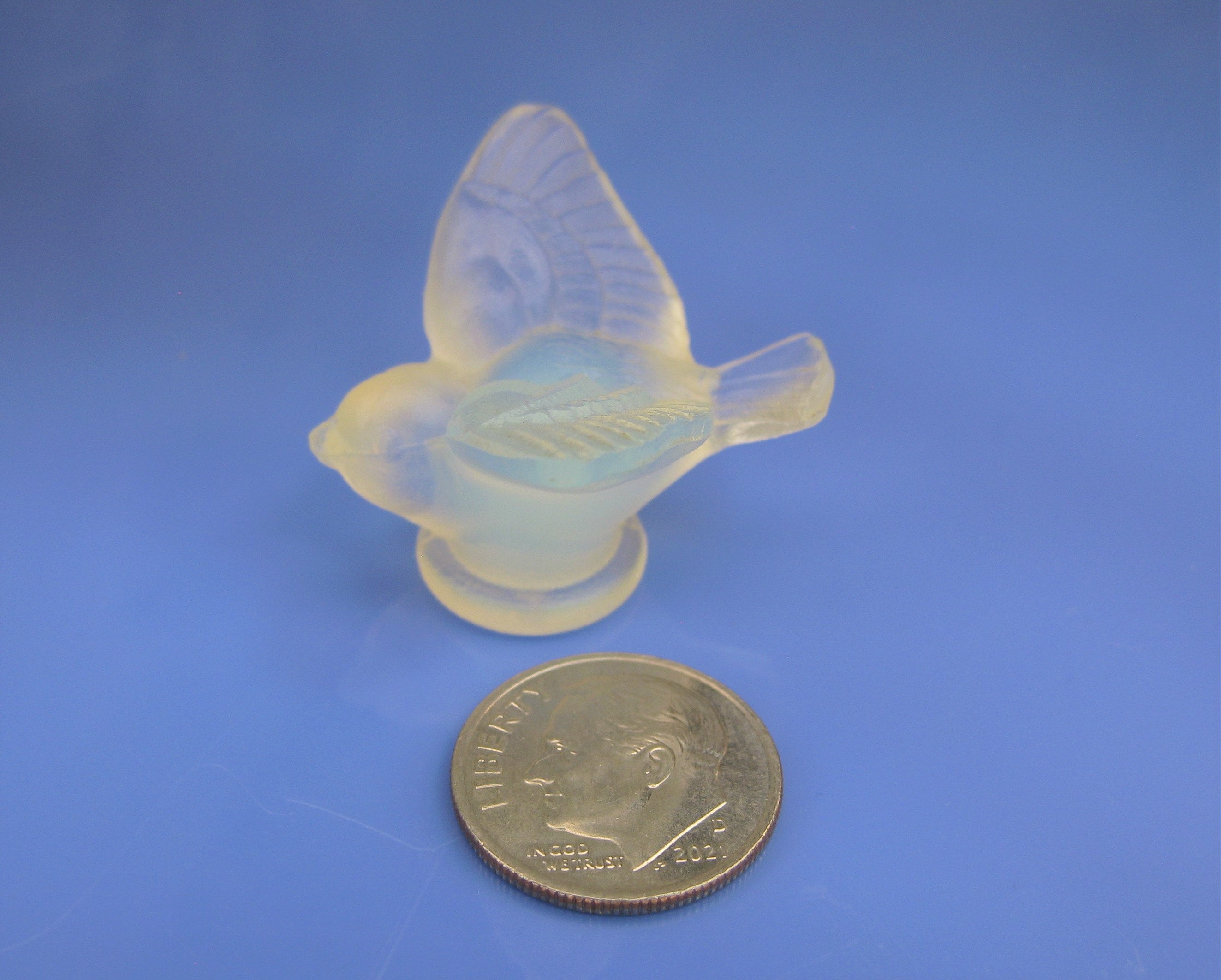 仏・SABINO  サビノ/オパールセントガラス　サイン入り 雀・置物 SIGNED Sabino Opalescent Glass RESTING BIRD Figurine, Etched