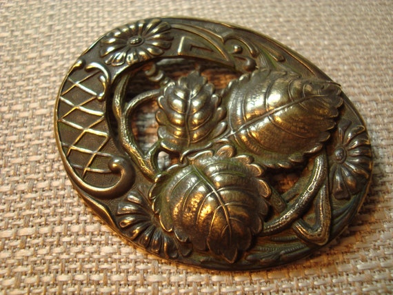 Vintage Art Nouveau Brass Oval Flower & Leaf Broo… - image 7