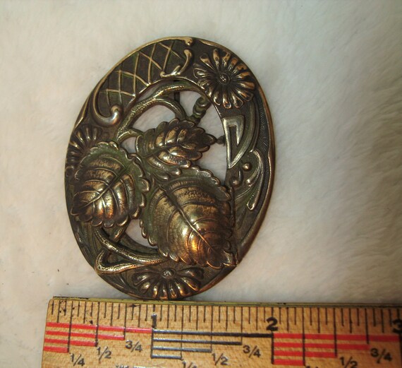 Vintage Art Nouveau Brass Oval Flower & Leaf Broo… - image 6