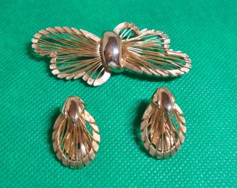 Vintage Hattie Carnegie Brooch and Clip on Earrings, Hattie Carnegie Set, Free Shipping, A3