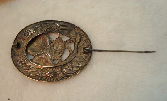 Vintage Art Nouveau Brass Oval Flower & Leaf Broo… - image 3