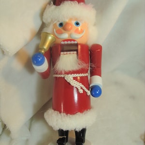 Vintage Nutcracker , Erzgebirgische Volkskunst Nutcracker,  Santa Nutcracker, Free Shipping,