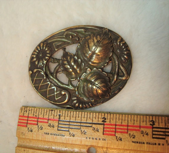 Vintage Art Nouveau Brass Oval Flower & Leaf Broo… - image 5