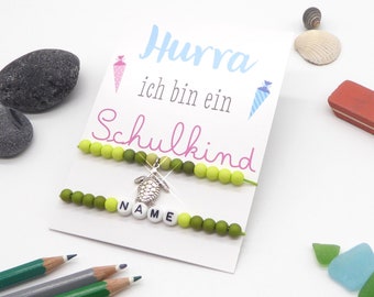 Geschenk zum Schulanfang, Schulkind, 2 Armbändchen incl. Geschenk-Karte, Geschenk für Mädchen u. Jungen,mit Name, individualisierbar, Schule