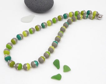 Necklace made of Polaris half beads in grey and green, spacer silver, with magnetic closure, gift woman, necklace, Polaris pearls, desired colour