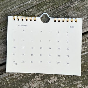 Schlichter minimalistischer Kalender 6in x 4.5in / 2024 Kalender im modernen Design / edler 12-monatiger Kalender in neutralem Beige Bild 3