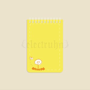 Peut inclure: Un bloc-notes jaune à spirale avec un design fantaisiste. Le bloc-notes présente une bordure en pointillés, un petit papillon et une illustration de fleur en orange. Le bloc-notes est posé sur un fond beige clair.
