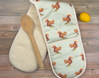 Red Squirrel – Thick, Double Oven Glove – Country Kitchen